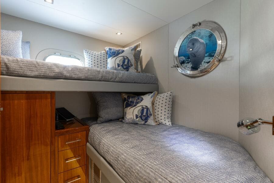 2014 Hatteras 80