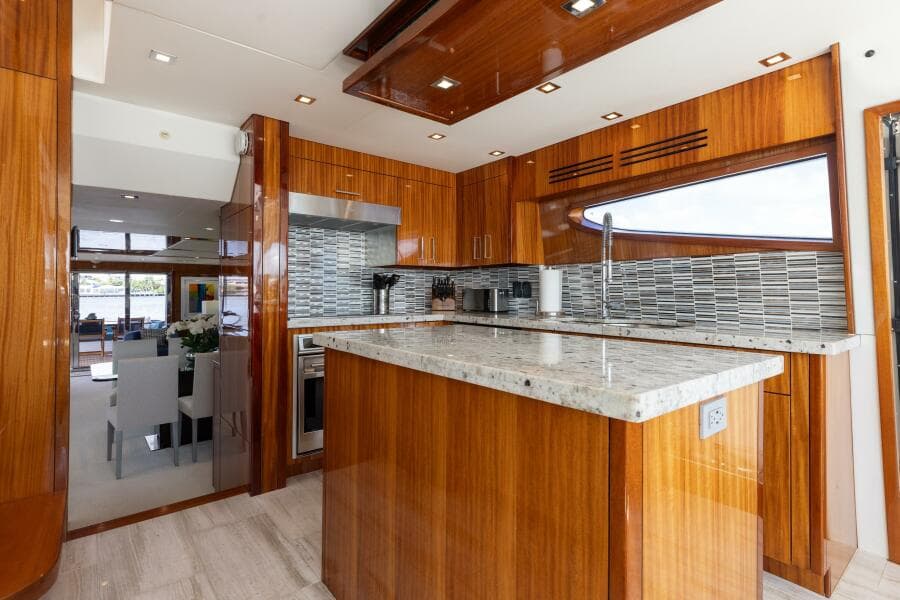 2014 Hatteras 80