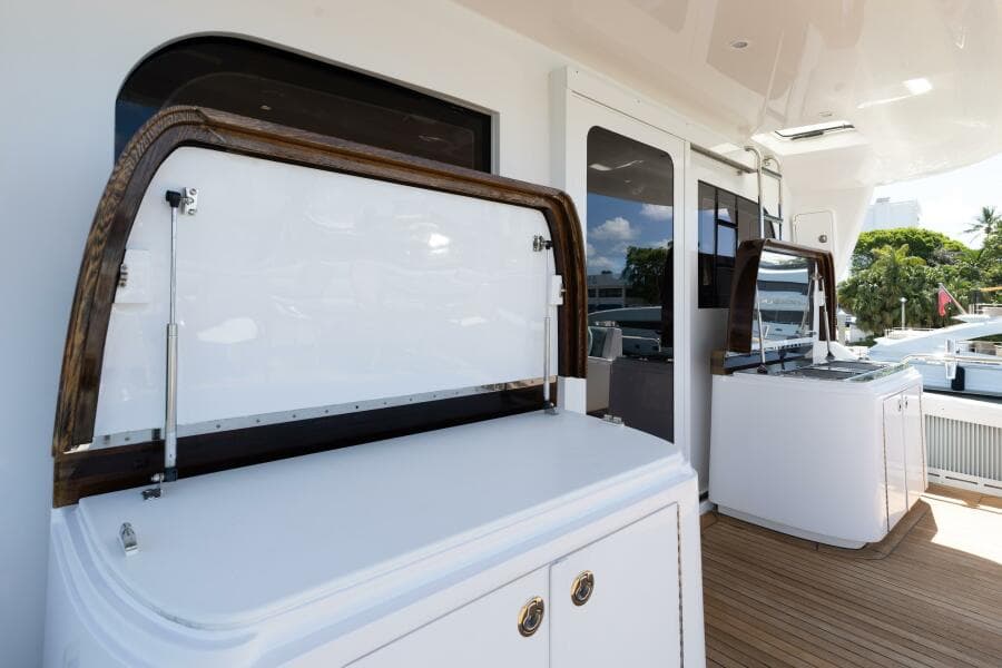 2014 Hatteras 80
