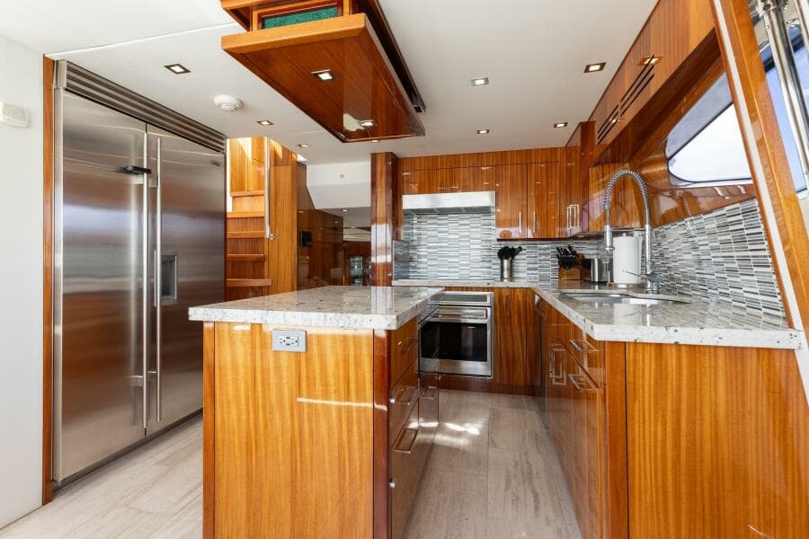 2014 Hatteras 80
