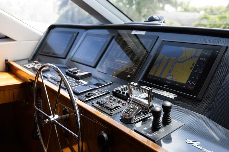 2014 Hatteras 80