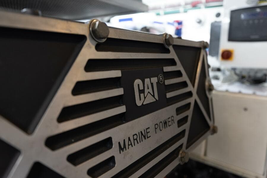2014 Hatteras 80