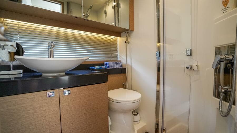 2018 Prestige 500 Flybridge