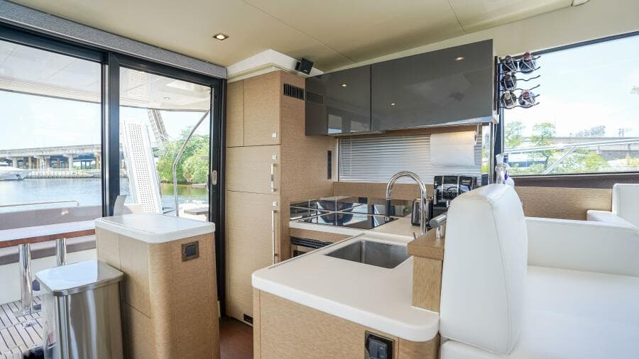 2018 Prestige 500 Flybridge