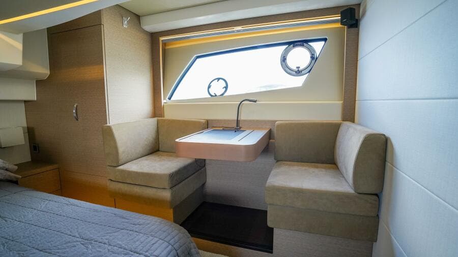 2018 Prestige 500 Flybridge