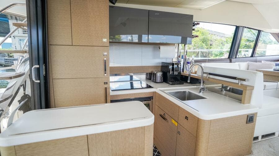 2018 Prestige 500 Flybridge