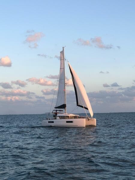2023-lagoon-40-sail-9867159-20250709184310086-1.jpg