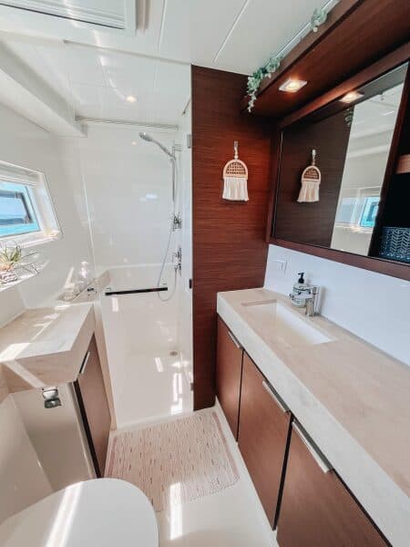 2023-lagoon-40-sail-9867159-20250709184638108-1.jpg