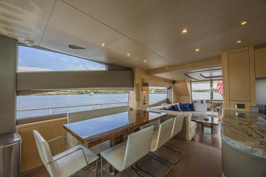 2017 Sunseeker 75 Yacht