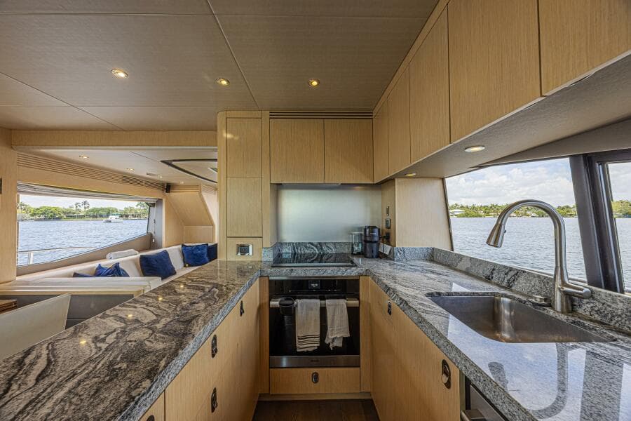 2017 Sunseeker 75 Yacht