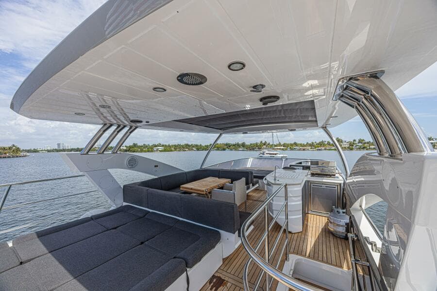 2017 Sunseeker 75 Yacht