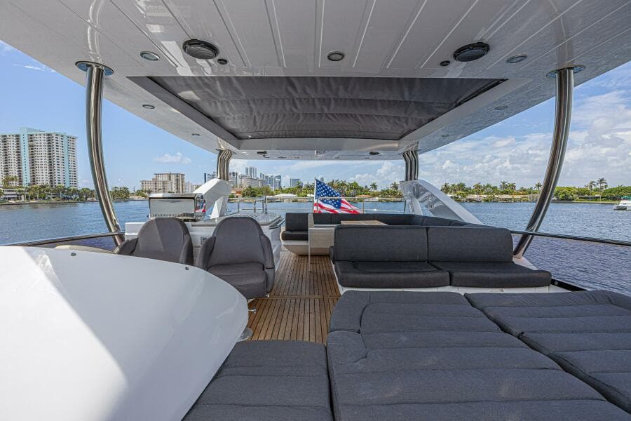 2017 Sunseeker 75 Yacht