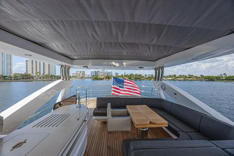 2017 Sunseeker 75 Yacht