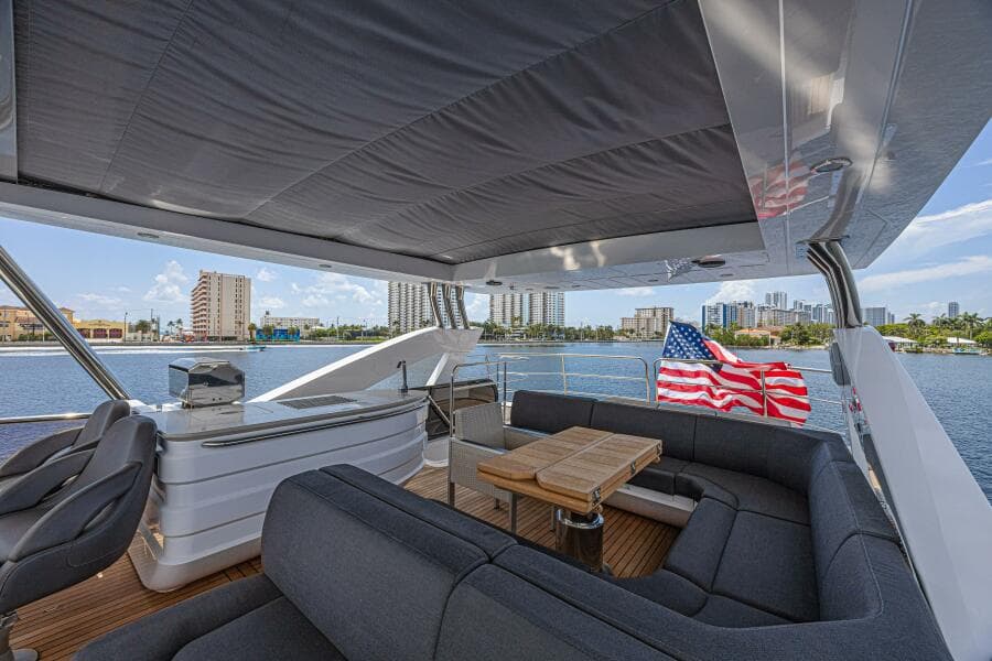 2017 Sunseeker 75 Yacht