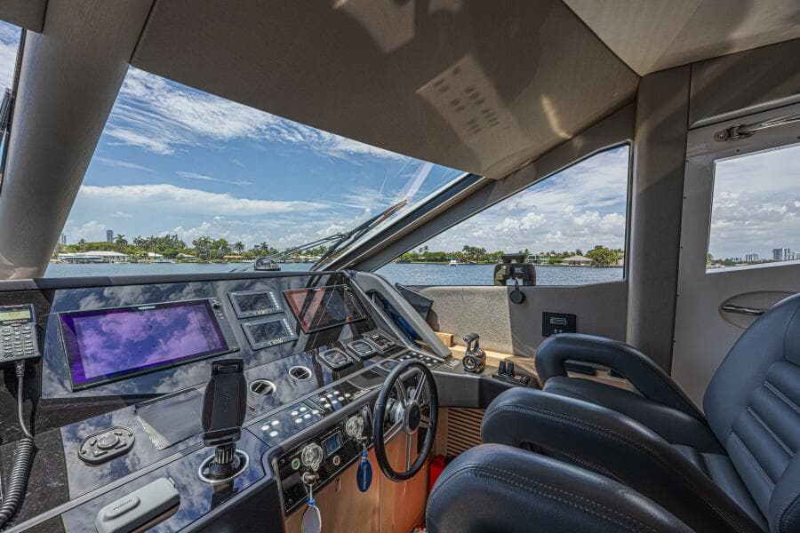 2017 Sunseeker 75 Yacht