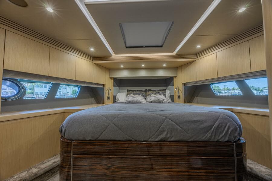 2017 Sunseeker 75 Yacht
