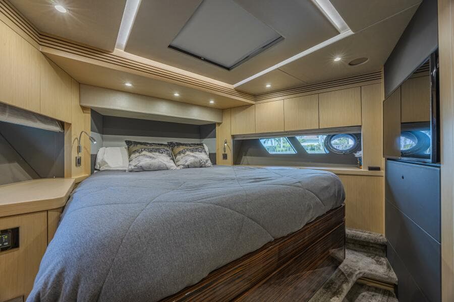 2017 Sunseeker 75 Yacht