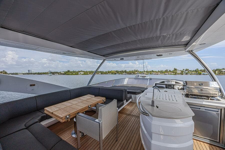 2017 Sunseeker 75 Yacht
