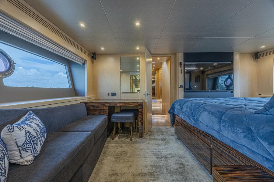 2017 Sunseeker 75 Yacht