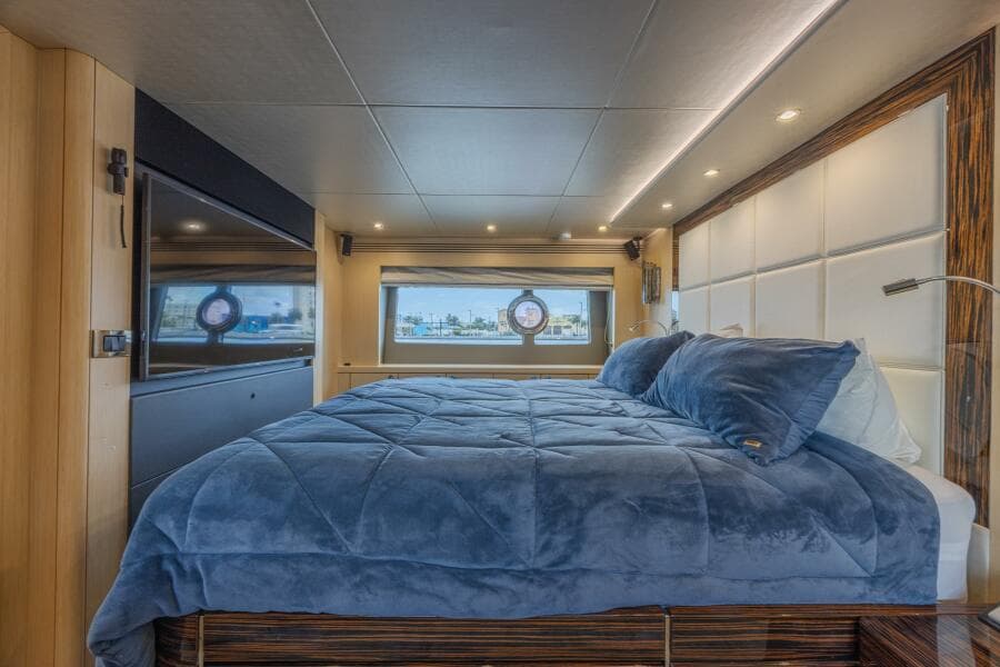 2017 Sunseeker 75 Yacht