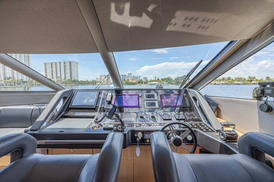 2017 Sunseeker 75 Yacht