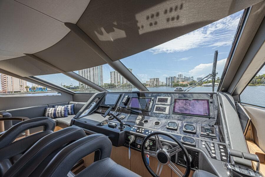 2017 Sunseeker 75 Yacht