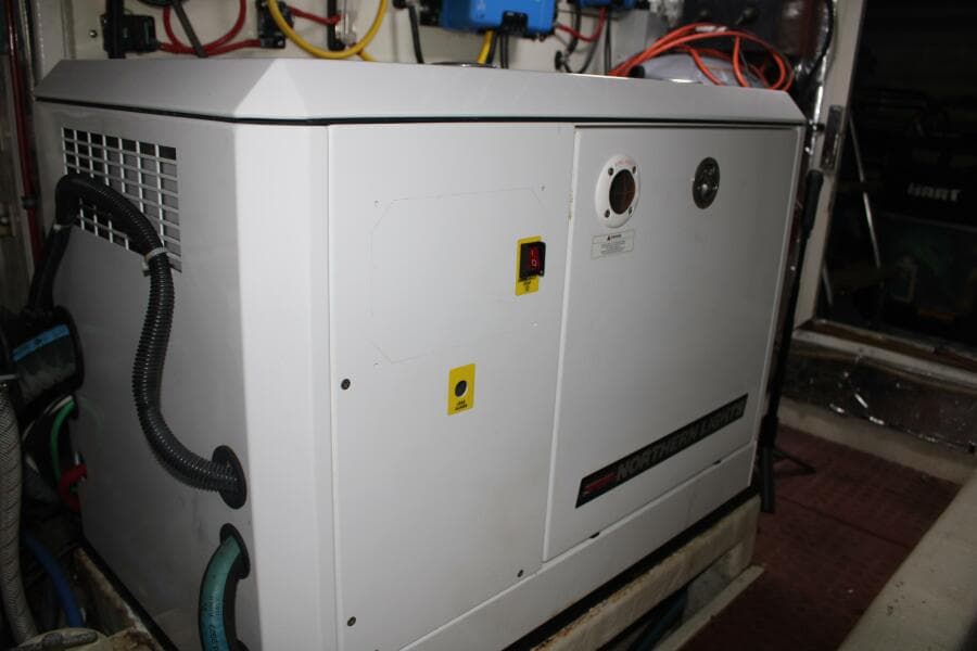 50 ft Ocean Alexander - Engine Room/Generator