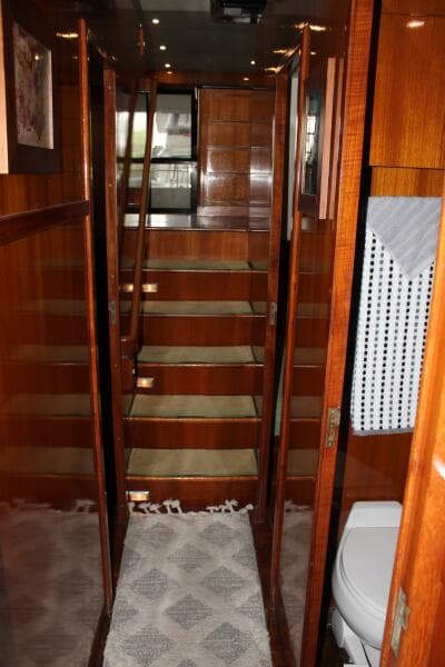 50 ft Ocean Alexander - Companionway Stairs