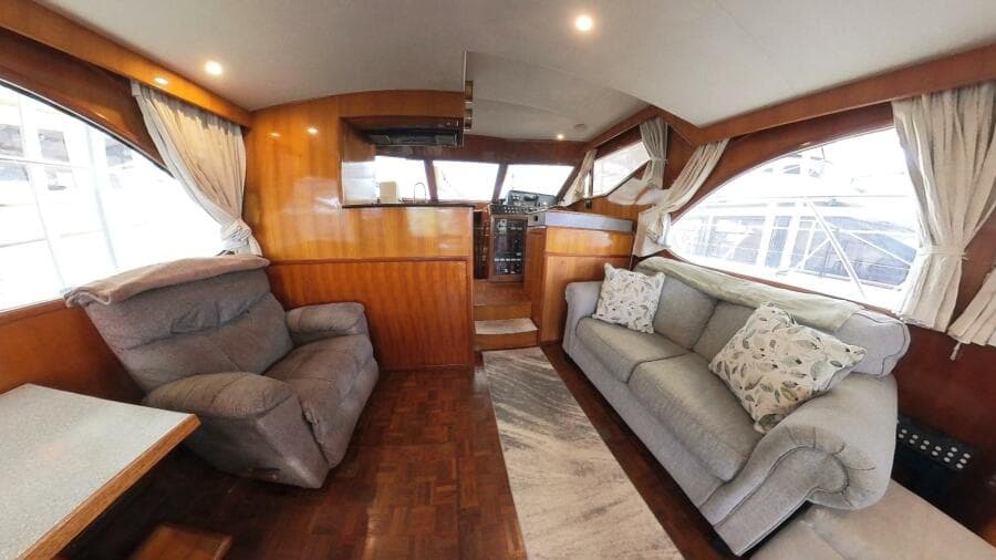 50 ft Ocean Alexander - Salon Looking Forward