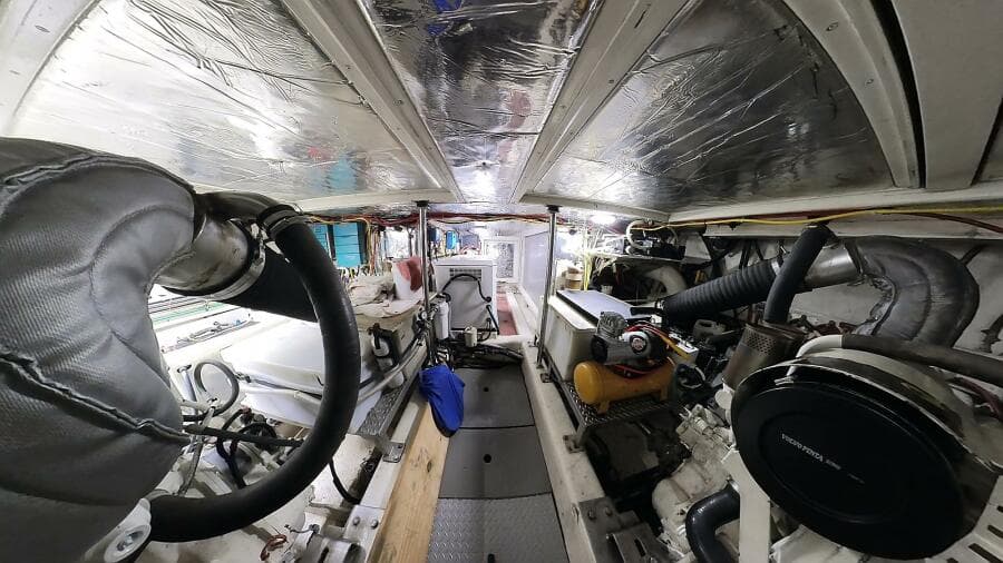 50 ft Ocean Alexander - Engine Room