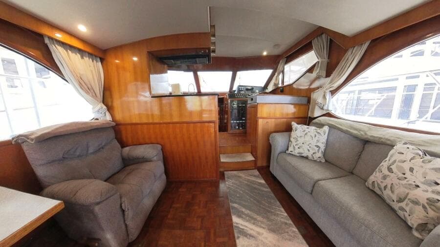 50 ft Ocean Alexander - Salon Looking Forward