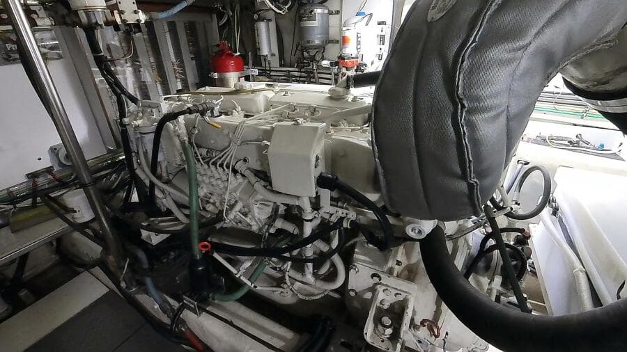 50 ft Ocean Alexander - Engine Room
