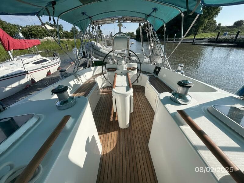 46' Beneteau cockpit aft