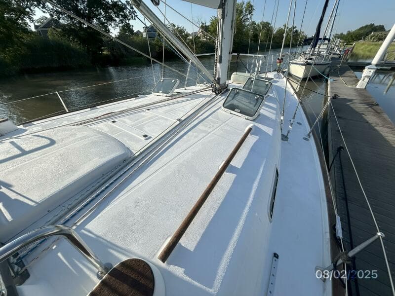 46' Beneteau foredeck2