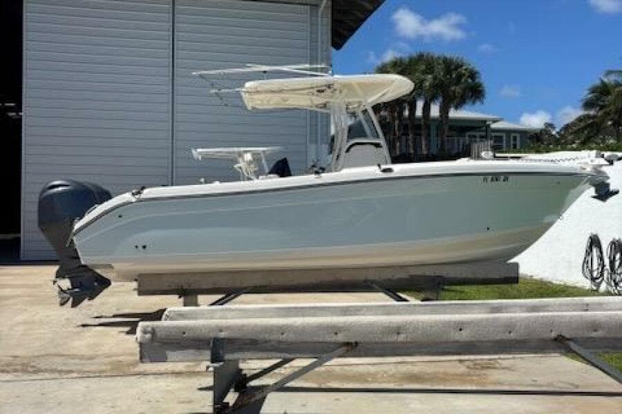 2018 Century 2600 Center Console