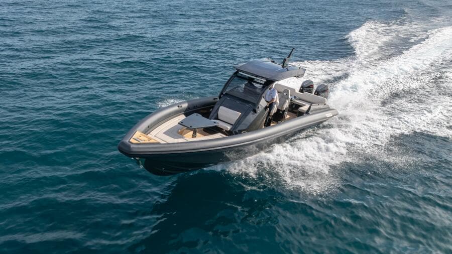 2025 Skipper darkgrey/macadima