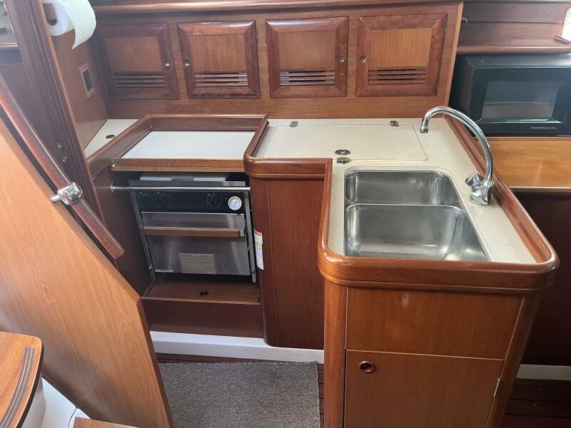 2001 Beneteau Oceanis 381 - 