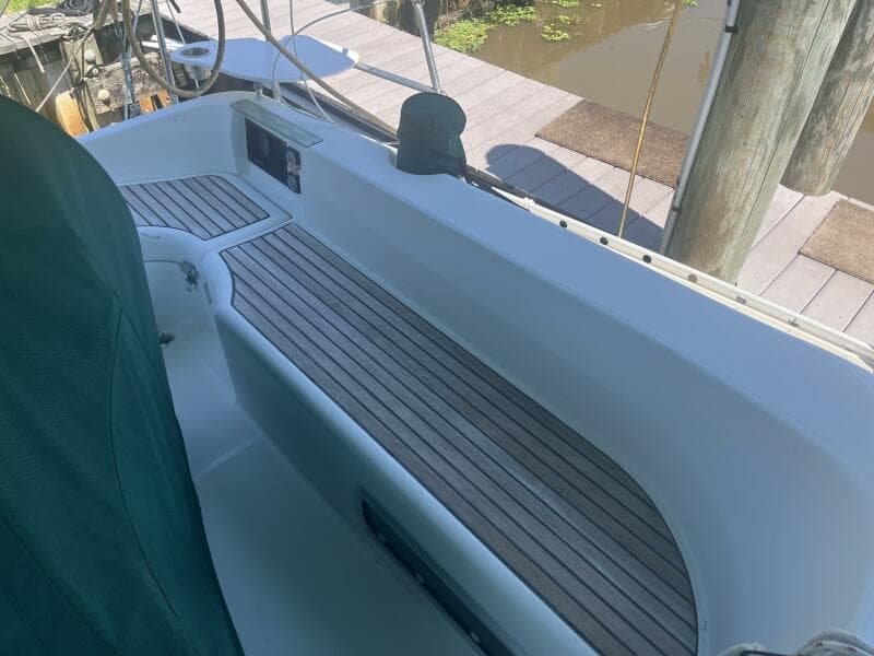 2001 Beneteau Oceanis 381 - 