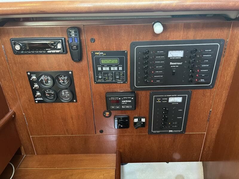 2001 Beneteau Oceanis 381 - 