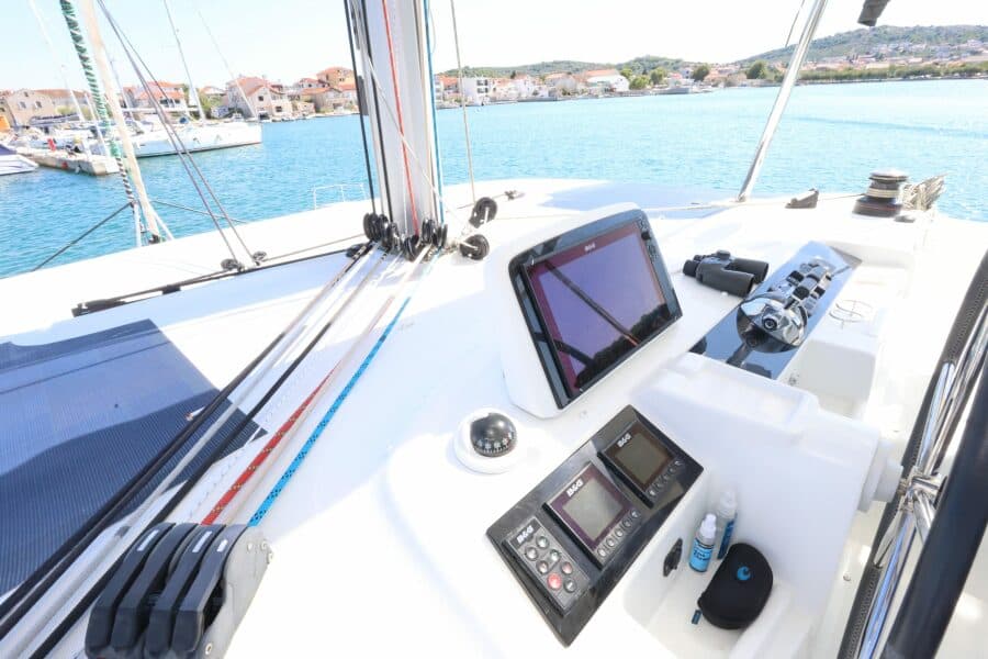 2020-lagoon-46-sail-9906407-20250830010127225-1.jpg