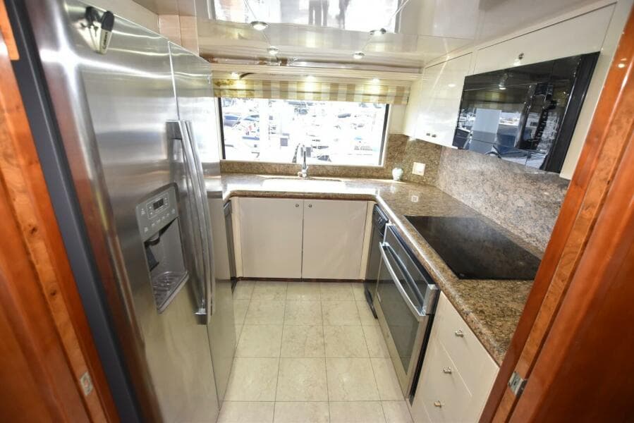 1998 Hatteras 74 Sportdeck
