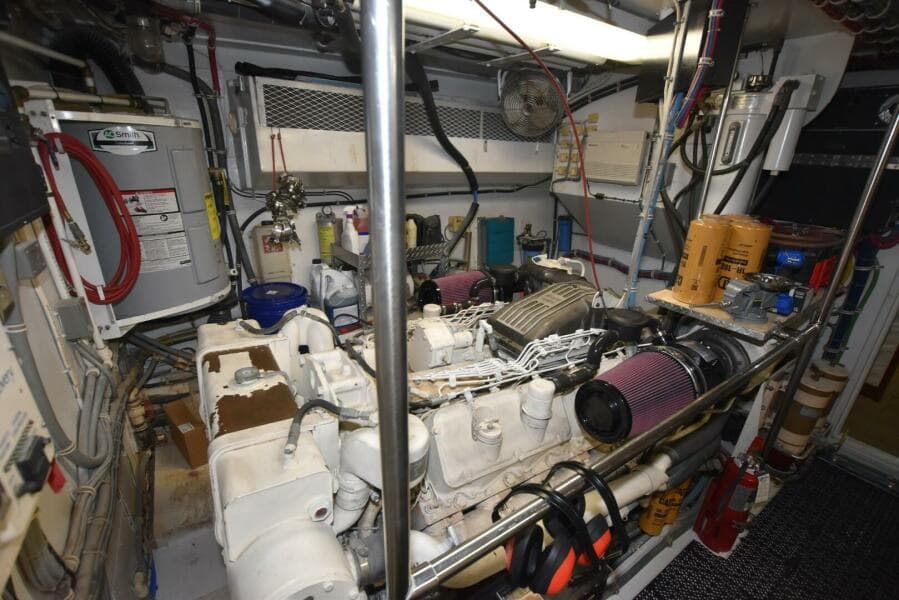 1998 Hatteras 74 Sportdeck