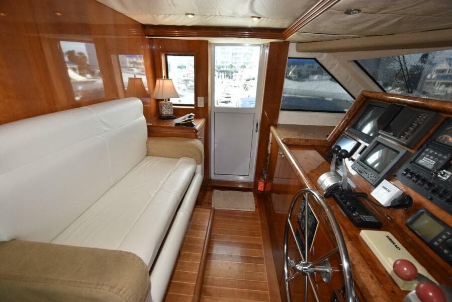 1998 Hatteras 74 Sportdeck