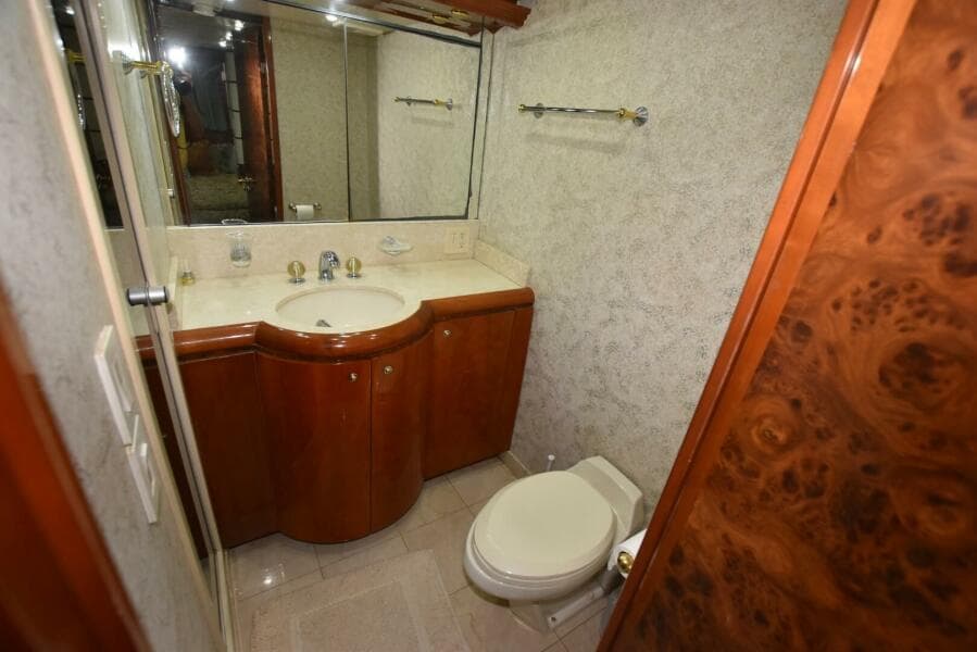 1998 Hatteras 74 Sportdeck