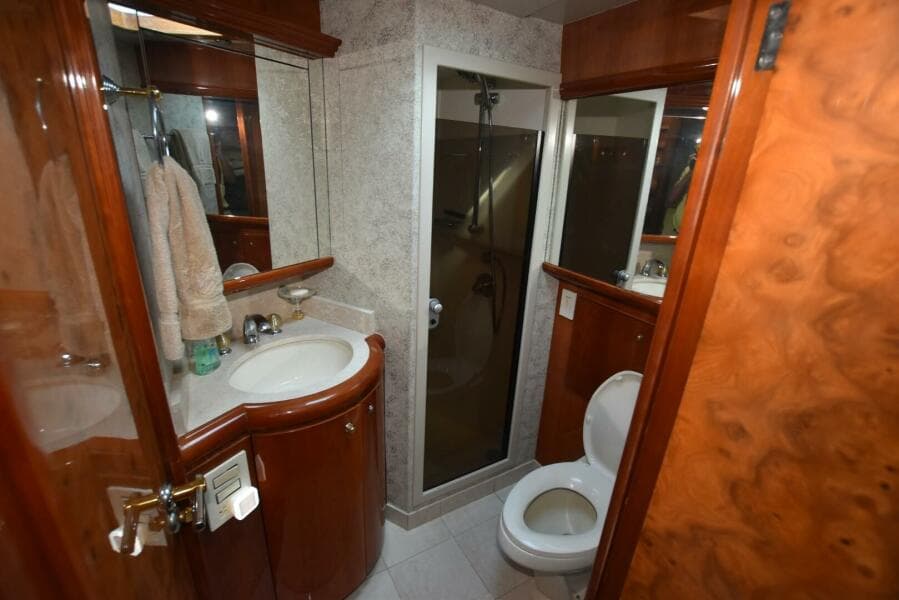 1998 Hatteras 74 Sportdeck
