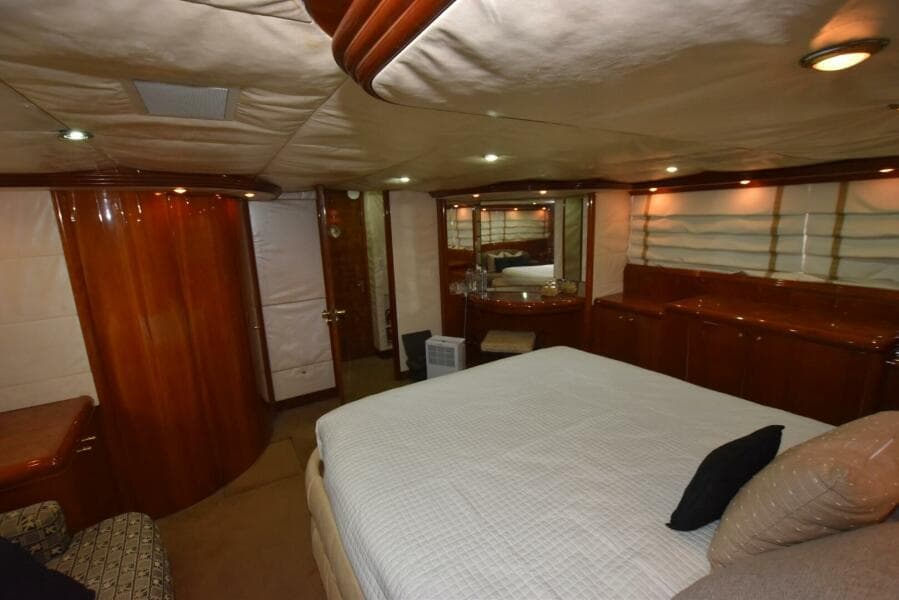 1998 Hatteras 74 Sportdeck