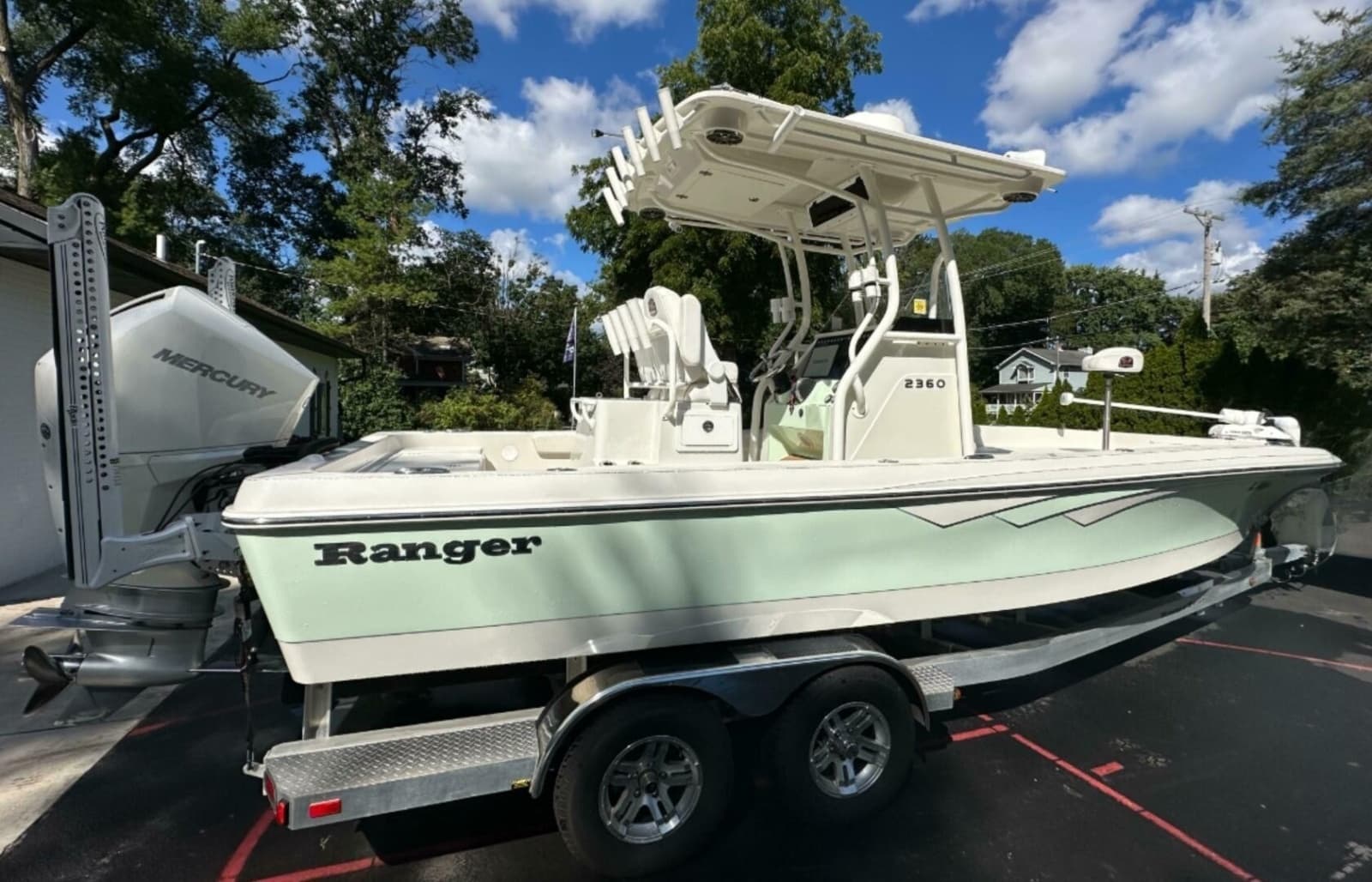 2022 Ranger 2360 Bay
