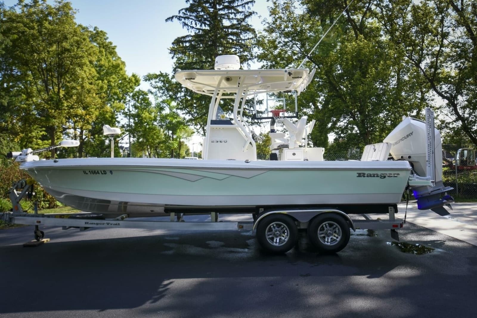 2022 Ranger 2360 Bay