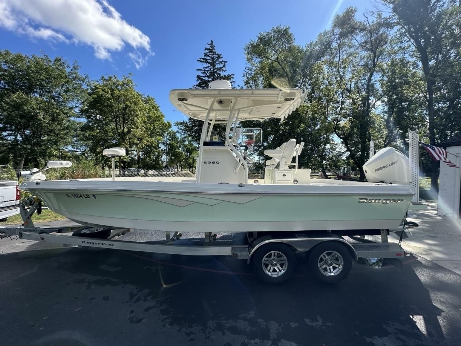 2022 Ranger 2360 Bay