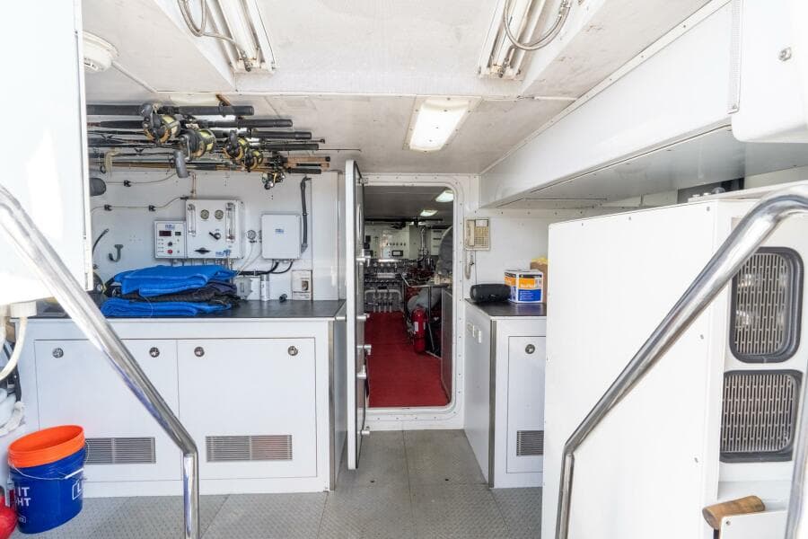 2001 Delta Marine Tri-Deck